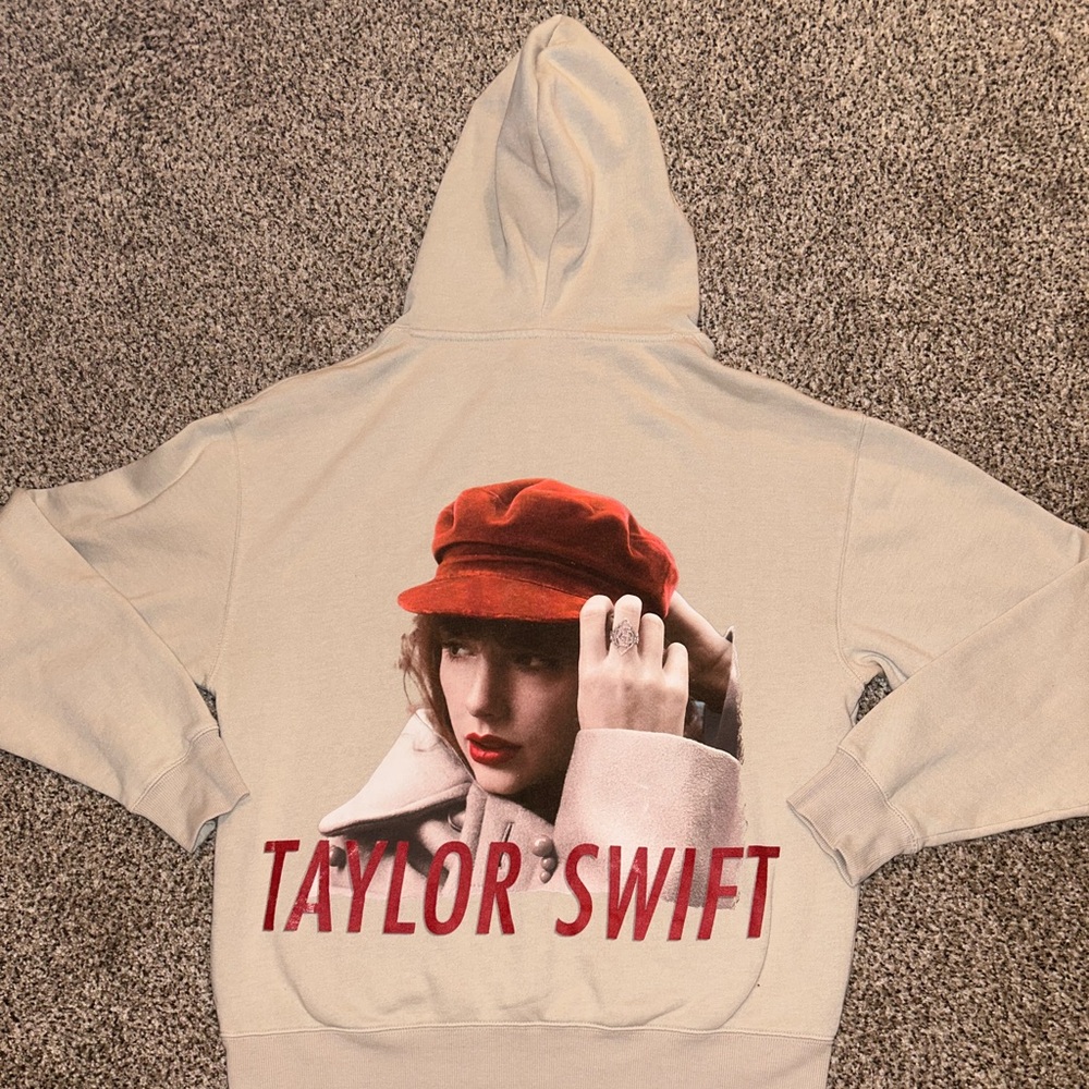 Taylor Swift Red (Taylor's Version) Sweatshirt, size medium